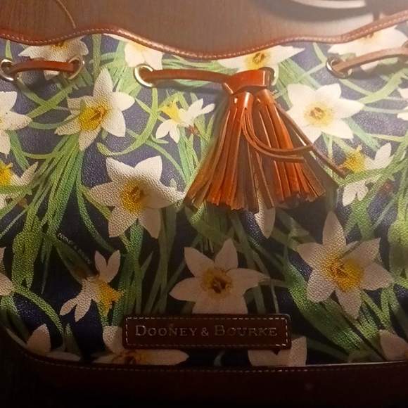 Dooney & Bourke large drawstring bag with matching wrist wallet - Picture 2 of 13